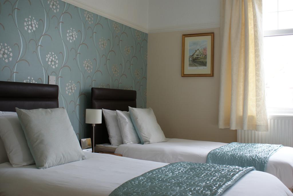 Cleave Court Guest House Llandudno Oda fotoğraf